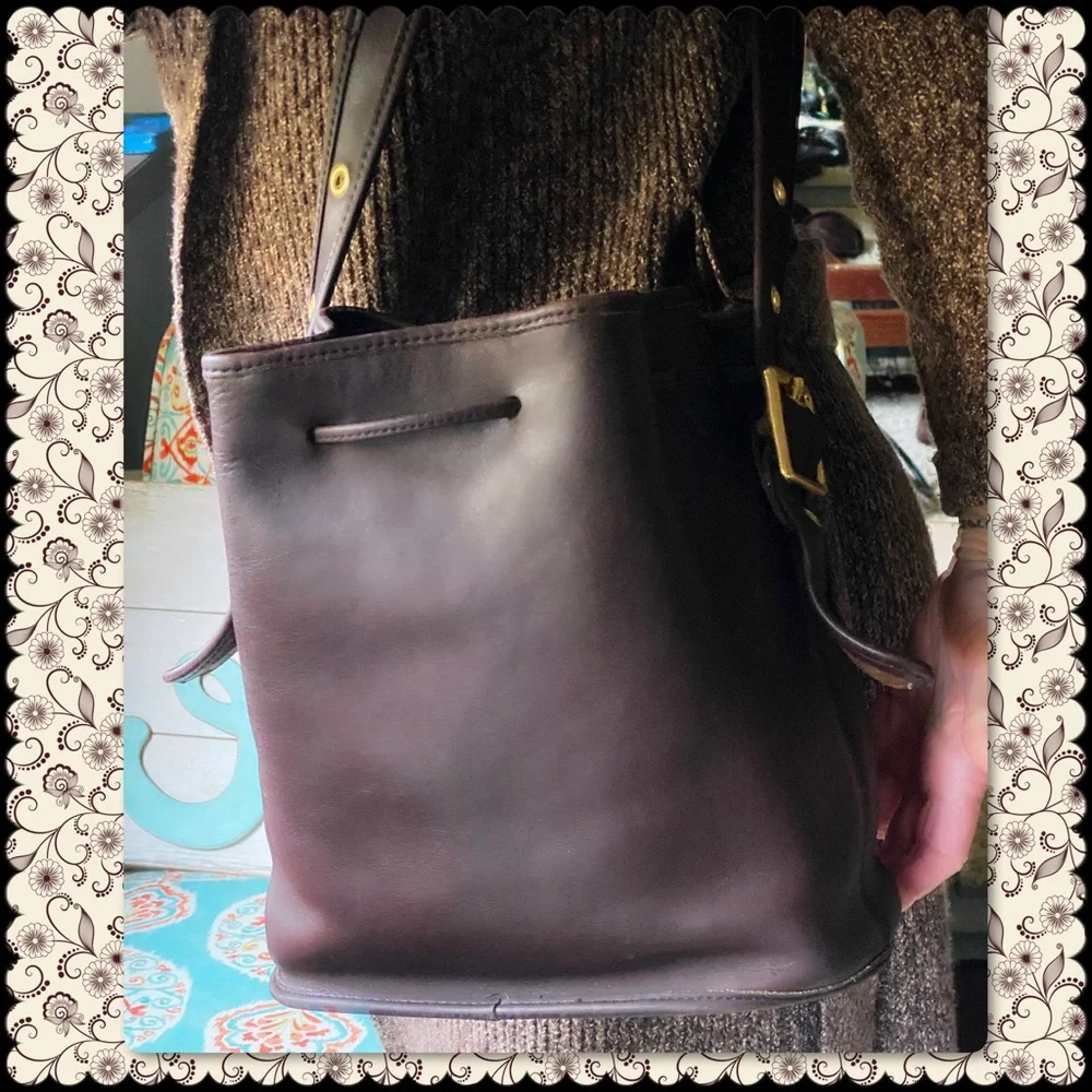 Elegant Brown Leather Bucket Bag - Picture 6 of 16